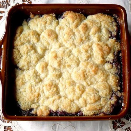 how ’bout a grunt for dessert? “James Beard’s Rhubarb Grunt” Ree Drummond Blueberry Cobbler, Pioneer Woman Blueberry Cobbler, Pioneer Woman Cobbler, Yummy Pies, Blueberry Cobbler Recipes, Blueberry Filling, Bread Puddings, Pie Baking, Woman Magazine