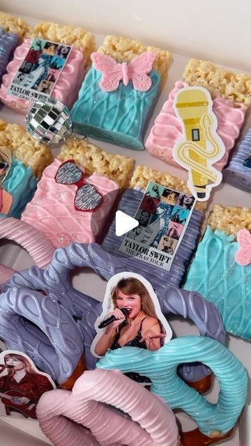 Taylor Swift Rice Krispies, Taylor Swift Chocolate Covered Strawberries, Taylor Swift Themed Treats, Taylor Swift Cakesicles, Taylor Swift Deserts, Taylor Swift Birthday Food Ideas, Taylor Swift Birthday Food, Taylor Swift Birthday Cupcakes, Taylor Swift Treats