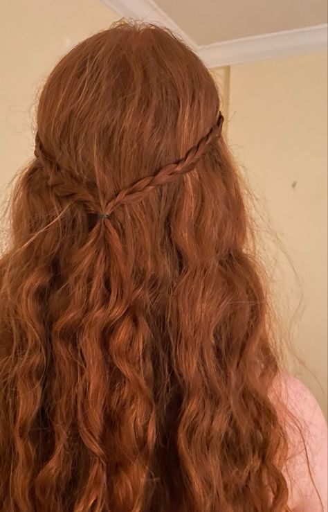 Hairstyles For Gingers, Folklore Hairstyle, Hair Styles Ginger, Folklore Hair, Wavy Ginger Hair, Cottage Core Hairstyles, Cottagecore Hairstyles, Cottagecore Hair, Boys Of Tommen