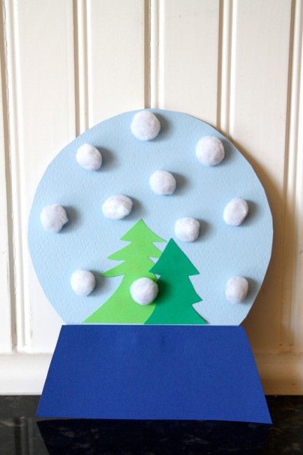 10 Cotton Ball Crafts for Kids – Tip Junkie Snow Globe Crafts, Globe Crafts, January Crafts, December Crafts, Winter Crafts For Kids, Daycare Crafts, Preschool Christmas, Easy Christmas Crafts, Classroom Crafts