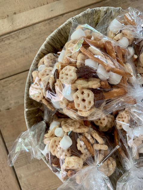 Bear-y first birthday trail mix with Honeycomb cereal, mini marshmallows, raisins, pretzels, teddy grahams. First Birthday Neutral, Crochet Baby Teddy, Teddy Bear Ideas, Baby Bear Birthday Party, Teddy Bear First Birthday, Teddy Bear Picnic Birthday Party, Teddy Bear Patterns, Teddy Bear Baby Shower Theme, Teddy Bear Birthday Party