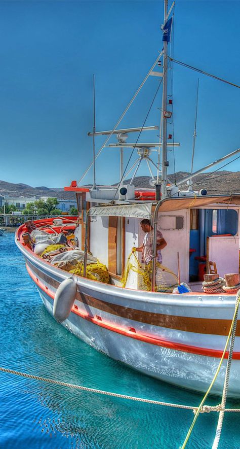 Merihas Harbour, Kythnos, Greece Kythnos Greece, Acts 27, Traditional Boats, Greek Isles, Skiathos, Love Boat, Greece Islands, Travel Videos, Best Photo