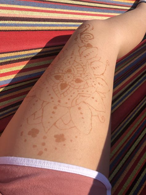 brown thigh henna tattoo 💕 Thigh Henna, Henna Tattoo, Henna, Body Art, Tatting, Tattoos