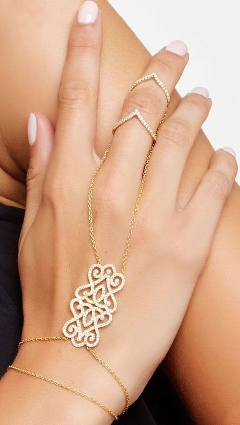 Finger Bracelets, Hand Chain Bracelet, Bracelets Design, Hand Bracelet, Hand Chain, Hand Jewelry, Chains Jewelry, Cute Jewelry, Bracelet Designs