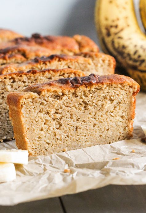 HEALTHY Banana Bread Pound Cake! This moist, buttery, and sweet cake is refined sugar free, low fat, high protein, and 100% whole grain! It tastes like it's from a bakery. A thick slice has just 190 calories and 5g of fat, plus 8g of protein and 3g of fiber, with no butter or white sugar in sight! Healthy Dessert Recipes with low calorie, low carb, gluten free, dairy free, and vegan options at the Desserts With Benefits Blog (www.DessertsWithBenefits.com) Banana Pound Cake, Low Carb Banana, Banana Bread Cake, Banana Butter, Loaf Cake Recipes, High Protein Desserts, Banana Cake Recipe, Pound Cake Recipe, Protein Desserts