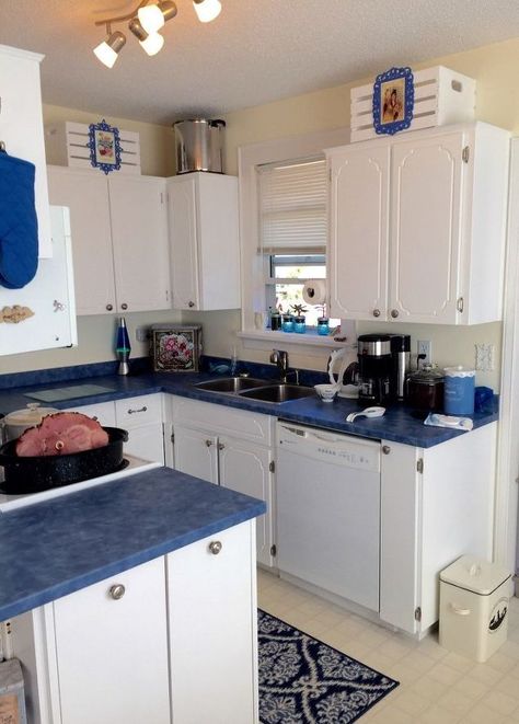 small kitchen magical makeover, kitchen design White Kitchen Nook, Blue Kitchen Countertops, Small Kitchen Colors, Blue Countertops, Paint Combos, Kitchen Cabinets Color Combination, Kitchen Blue, Rental Kitchen, Painted Kitchen Cabinets Colors