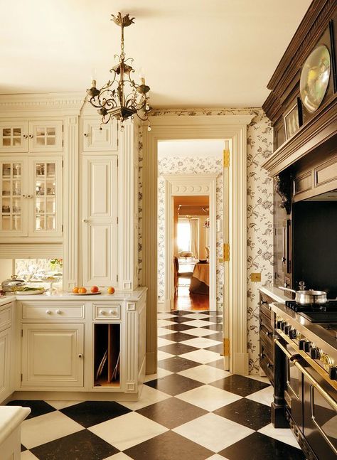 Black and White: 45+ Sensational kitchens to inspire Victorian Kitchen Remodel, Model Dapur, Victorian Kitchen, Casa Vintage, White Floors, Kitchen Remodel Idea, Barndominium, Kitchen Style, House Inspo