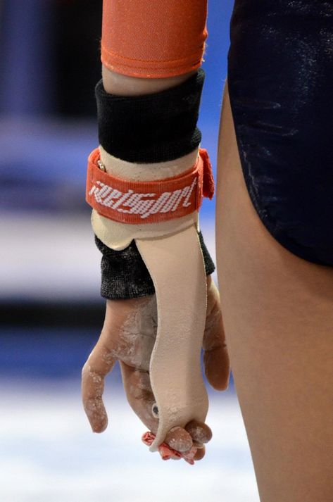 Gymnastics Aesthetic Girl, Grips Gymnastics, Artistic Gymnast, Gymnastics Aesthetic, Gymnastics Wallpaper, Acro Gymnastics, Gymnastics Grips, Gymnastics Tricks, Athletic Aesthetic