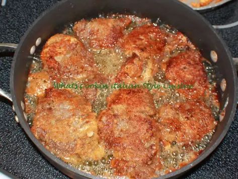 Venicin Cutlets - HubPages Fried Venison Steak, Venison Cutlets, Fried Venison, Venison Meals, Garlic Roasted Mushrooms, Easy Beef Recipes, Venison Steak Recipes, Venison Steaks, Cooking Venison Steaks