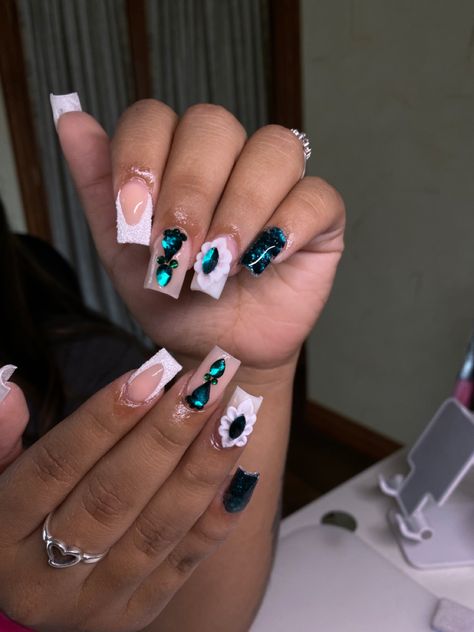 Emerald Green Short Nails, Green Short Nails, Dance Nails, Prom Nails Silver, Quinceanera Nails, Jade Nails, Silver Nail Designs, Emerald Nails, Dark Green Nails