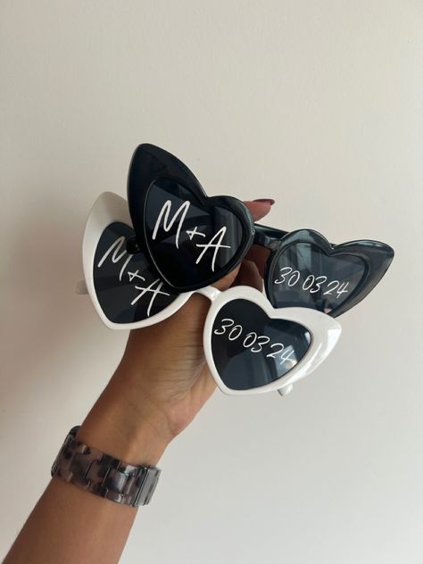 Personalsied sunglasses made using Cricut Joy Mr And Mrs Sunglasses, Sunglasses For Wedding Reception, Sunglasses For Wedding Guests, Sunglasses At Wedding, White Sunglasses Wedding, Hen Do Sunglasses, Wedding Day Ideas Fun, Wedding Activities Ideas, Wedding Party Sunglasses