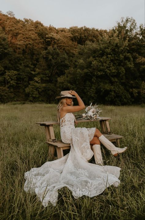 Classic Country Wedding Dress, Western Brides Dresses, Dream Wedding Dresses Country, Lace Wedding Dress Western, Wedding Rustic Dress, Country Farmhouse Wedding Dress, Western Hair Wedding, Wedding Reception Dress With Cowgirl Boots, Country Wedding Dress With Boots