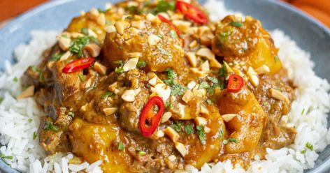 Lamb Massaman Curry, Taiwanese Recipes, Mob Kitchen, Beef Massaman, Beef Massaman Curry, Curry Recipes Easy, Mango Curry, Chicken Fried Rice Recipe, Massaman Curry