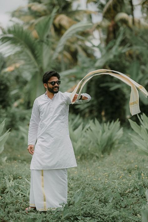 Onam Aesthetic, Wedding Kerala, Bride Haldi, Men Portraits, South Wedding, Poses Men, Groom Posing, Groom Photography, Wedding Pose