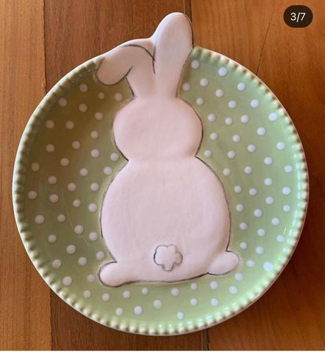 Easter Ceramics Ideas, Easter Pottery Ideas, Easter Pottery, Easter Plates, Easter Dishes, Easter Lunch, Play Clay, Diy Ceramic, Ceramic Ideas