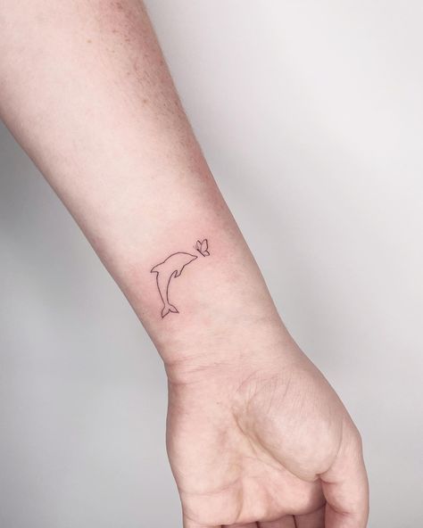 Dolphin Tattoo, Tattoo Over Scar, Matching Friend Tattoos, Dolphins Tattoo, Saved Tattoo, Mom Tattoo Designs, Henna Tattoo Designs Simple, Knee Tattoo, Classy Tattoos