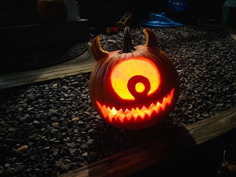 Halloween pumpkin mike wasowski Pumpkin Carving Ideas Monsters Inc, Monsters Ink Pumpkin Carving, Pump King Carving Ideas, Mummy Pumpkin Carving, Curved Pumpkin, Monster Pumpkin Carving, Pumkin Designs, Pumpkin Inspo, Halloween Carving