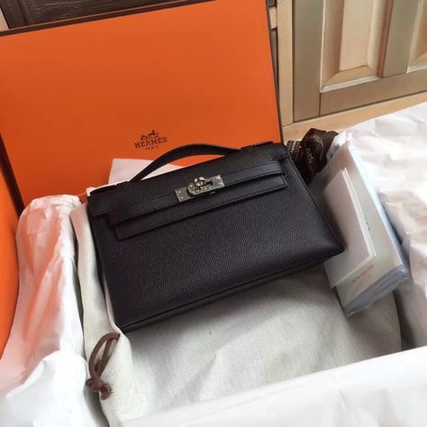 Hermès Black Mini Kelly Pochette Epsom leather Palladium hardware http://www.bellavitamoda.com #hermes #hermesbirkin #hermeskelly #hermesbag #hermesbuyer #baglover #bagaddict #onlineshopping #fashionistas Black Mini Kelly, Kelly Pochette, International Bank, Hermes Lindy, Mini Kelly, Hermes Kelly Bag, Hermes Constance, Hermes Bags, Black Box