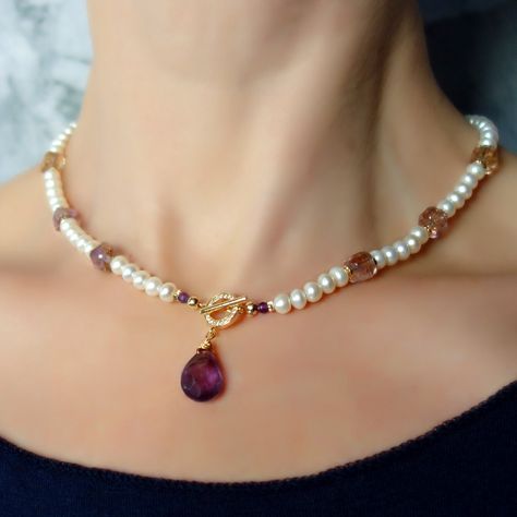 Pearl and ametrine necklace with amethyst charm, pearl bohemian choker, Pearl and Amethyst Necklace, Pearl choker, real pearl necklace Crystal Bracelets Diy, Wire Wrapped Stone Jewelry, Real Pearl Necklace, Pearl Jewelry Design, Toggle Necklace, Artisan Bracelets, Les Chakras, Real Pearls, Pearl Choker