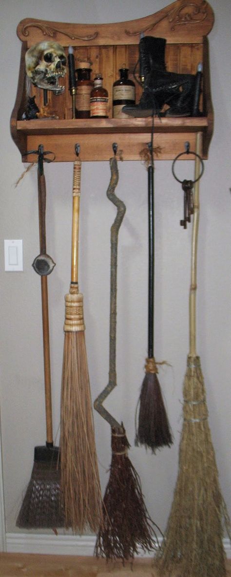 What's Brewing: Broom Rack I am so making on of these for year round! Broom Rack, Hallowen Ideas, Deco Champetre, Theme Harry Potter, Witch Broom, Witch Decor, Theme Halloween, Halloween 2017, Halloween Inspiration