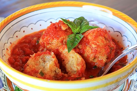 breadmeatballs1 Breaded Meatballs, Bread Balls, Cheese Meatballs, Meatless Meatballs, Cheese Stuffed Meatballs, Italian Meatballs Recipe, Oven Roasted Tomatoes, Bread Cheese, Idee Pasto Sano