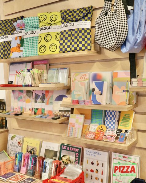 ✏️ Our ever-growing stationery wall You can find a whole lotta goodness on here! From Laptop Sleeves to Weekly Planners, Writing Utensils to Notebooks, To Do Lists to Bookmarks, there’s plenty to help adorn your desk & keep you organised 🙂 Shop in-store or online www.snoopshrewsbury.co.uk > stationery Notebook Display Ideas, Notebook Display, Pizza People, Booth Displays, Craft Booth Displays, Weekly Planners, To Do Lists, Writing Utensils, Craft Booth