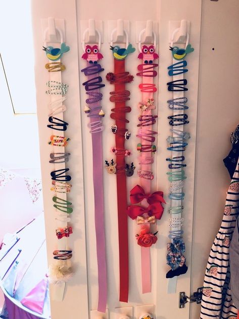 Kids Hair Accessories Organizer Bathroom, Butterfly Clip Storage, Barrette Storage Ideas, Kids Hair Clips Storage, Storage For Hair Clips, Hair Storage Accessories, Clip Organizer Storage Ideas, Hair Organizer Storage, Hair Clips Organization