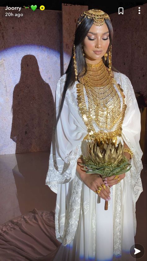 Egyptian Wedding Dress, Somali Wedding, Egyptian Wedding, Arab Dress, Engagement Photos Outfits, Muslimah Wedding Dress, Nikkah Dress, Celebrity Makeup Looks, Muslim Fashion Hijab Outfits