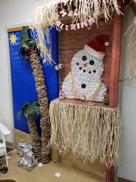 Hawaiian Christmas Decorations Diy, Bleacher Decorations, Happy Huladays, Luau Christmas, Holiday Classroom Doors, Tropical Christmas Decorations, Classroom Door Decorating, Caribbean Christmas, Christmas Hallway