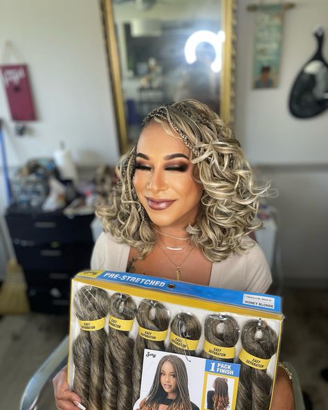 The gorgeous @tifenichanel, French Curl Bob 🔥🥰 @zuryhollywood this color is everything #honeyblondehair, The hair texture is so soft and full of body 😍 10 out of 10 🙌🏾👏🏾🫰🏾🔥 . . . #frenchcurls #frenchcurlsbraids #braidsgang #knotlessbraids #protectivestyles #explorepage #bobbraids #frenchcurls #jaxbraider #duvalbraids #904braids #duvalbraiders #shortbraids #braidinglife Short French Curls Braids Bob, French Curl Bob, Curl Bob, Curled Bob, 4 Braids, French Curl, Bob Braids, Honey Blonde Hair, Short Braids