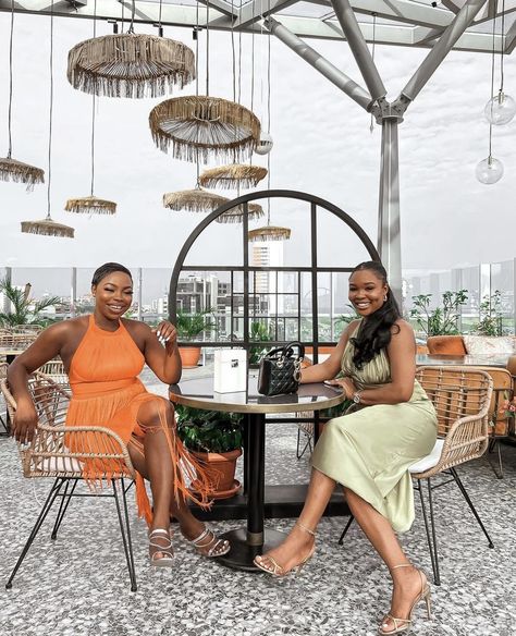 Brunch With Bestie, Best Friend Brunch Pictures, Rich Besties Aesthetic Black, Brunch Aesthetic Friends Black, Black Female Friendship Aesthetic, Staff Party, Luxury Food, Black Luxury, Female Friends