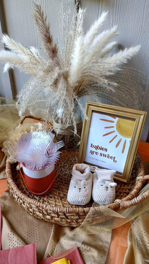 Here Comes The Sun Decorations, Sun Table Centerpiece, Sun Themed Centerpiece, Here Comes The Son Table Centerpieces, Here Comes The Sun Centerpiece Ideas, Sun Baby Shower Centerpieces, Here Comes The Son Centerpiece Ideas, Here Comes The Sun Decor, Sunshine Baby Shower Centerpieces