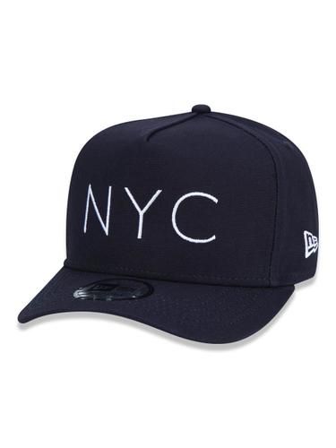 O design esportivo do Boné New Era® 9FORTY® Af Sn Nyc Nvy mostra toda a intensidade e ousadia da New Era®, marca que explora tudo o que está na moda e o que tributa a essência das artes urbanas. O cap é confeccionado em tecido resistente e recebe bordado na parte frontal. O 9FORTYTM tem um visual mais clássico e universitário, sendo um boné estruturado com aba curvada. A tecnologia adjustable garante uma maior aderência e conforto à cabeça e a clássica flag New Era® bordada na lateral esquerda assegura a autenticidade do cap. New Era, Bones, York City, New York City, New York