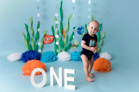 Finding Nemo Birthday Photoshoot, Finding Nemo Backdrop Ideas, Finding Nemo Cake Smash, Finding Nemo Smash Cake, Finding Nemo Backdrop, Nemo Photoshoot, Finding Nemo First Birthday Boy, Finding Nemo 1st Birthday Party Ideas, Nemo First Birthday Party