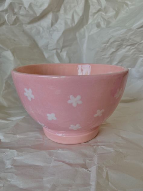 Easy Ceramic Bowl Painting Ideas, Pink Pottery Painting, Pottery Painting Bowl Ideas, Bowl Pottery Painting Ideas, Pottery Painting Ideas Bowls, Painting Pottery Ideas Easy, Easy Pottery Painting Ideas, Painting Ideas Pink, Pretty Ceramics