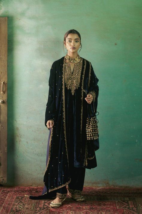 Velvet Pakistani Dress, Sureena Chowdhri, Velvet Outfits, Velvet Kurta, Velvet Dupatta, Patiyala Suit, Desi Fits, Punjabi Fashion, Embroidery Suit