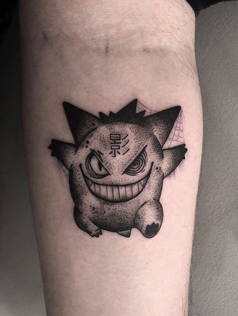 Gengar Pokemon Tattoo, Gengar Tattoo Design, Gengar Tattoo, Gotik Tattoo, Hellboy Tattoo, Pokemon Tattoos, Pokemon World, Pikachu Tattoo, Full Tattoo