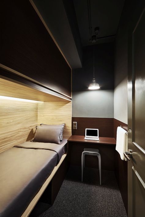 Modern Minimalist Bedroom Luxury, Pod Hotel, Small Hotel Room, Pod Hotels, Hostels Design, Hostel Room, Capsule Hotel, Modern Minimalist Bedroom, Hotel Room Design