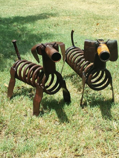 Metal art dogs  Scrap metal art  Junk yard dogs Weeny dog couple Drátěná Socha, Metal Sculpture Artists, Tre Kunst, Welding Art Projects, Horseshoe Art, Metal Tree Wall Art, Metal Welding, Metal Yard Art, Metal Garden Art