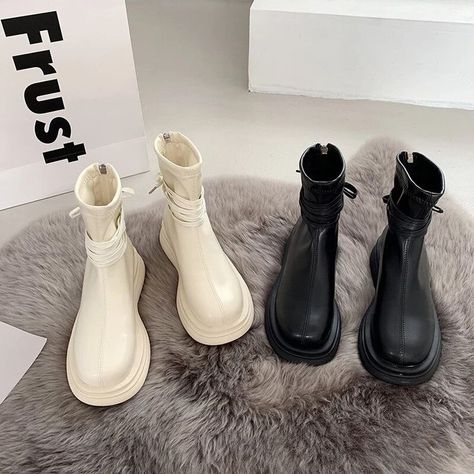 Single Season, Woman In Suit, Fashion Top Outfits, Hipster Mens Fashion, Shoes Soft, Aesthetic Shoes, Fashion Heels, Martin Boots, Boots And Sneakers