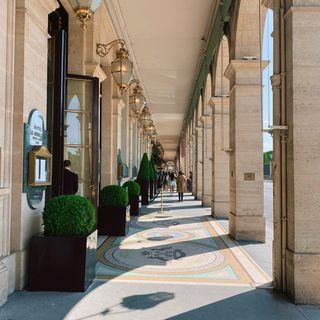 Hôtel Le Meurice (@lemeuriceparis) • Instagram photos and videos Le Meurice Paris, Tuileries Garden, St Clement, Parisian Vibes, Magical Places, Art Of Living, The Guardian, Old Money, Luxury Hotel