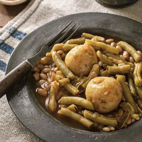 Appalachian Thanksgiving, Green Beans With Potatoes, Appalachian Recipes, Meatless Mains, Meatless Dishes, Cooking Dried Beans, Savory Foods, Green Beans And Potatoes, Meatless Recipes