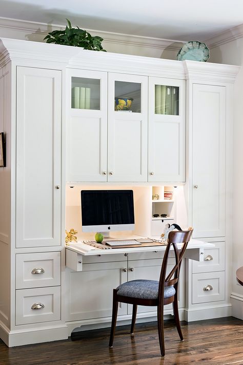 Reinvented Classic Kitchen Design - Home Bunch Interior Design Ideas - whole unit: 84”  desk area: 48” Laundry Renovation Ideas, Kitchen Office Nook, Laundry Funny, Kitchen Desk Areas, Laundry Quotes, Laundry Renovation, Traditional Home Office, Office Built Ins, Classic Kitchen Design