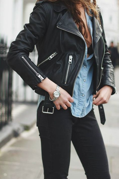 Stil Rock, Punk Chic, Edgy Grunge, Olive Shirt, White Flannel, Leather Jacket Outfits, Outfit Jeans, Chambray Shirt, 가을 패션