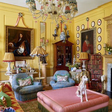 Edward Bulmer's Naples Yellow -The Expert - Martin Brudnizki Design Studio Martin Brudnizki, 17th Century House, Ancient Houses, Andrea Palladio, Samuel And Sons, British Country, Country Retreat, Brown Furniture, English Design