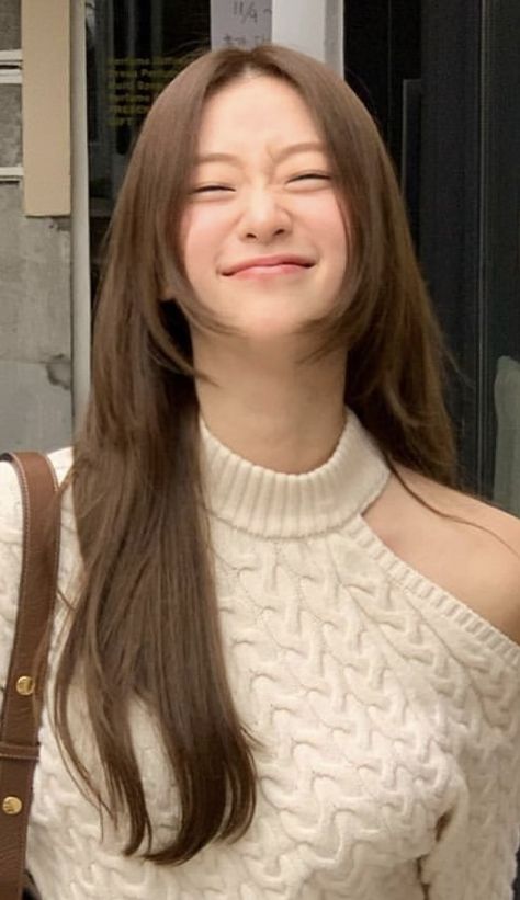 Haerin Hair, Brown Hair Without Bleach, Highlights Korean, Front Bangs Hairstyles, 앞머리 스타일, Korean Long Hair, Korean Hair Color, Hair Inspiration Long, Fesyen Rambut