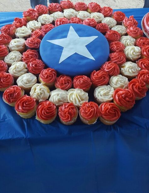 Captain America birthday cake Captain America Cupcakes, Captain America Birthday Cake, Captain America Birthday Party, Birthday Cupcakes Boy, Superhero Captain America, Captain America Birthday, Marvel Birthday Party, Pull Apart Cupcake Cake, Pull Apart Cake