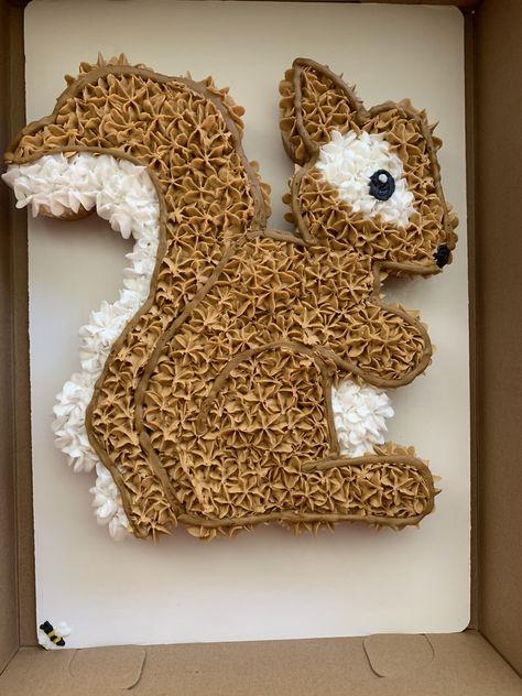 Squirrel cupcake cake Woodland Cupcake Cake, Squirrel Cupcakes, Fox Pull Apart Cupcake Cake, Squirrel Party Ideas, Squirrel Party Food, Chipmunk Cake Ideas, Squirrel Cake Birthday, Squirrel Birthday Party, Squirrel Cake Ideas