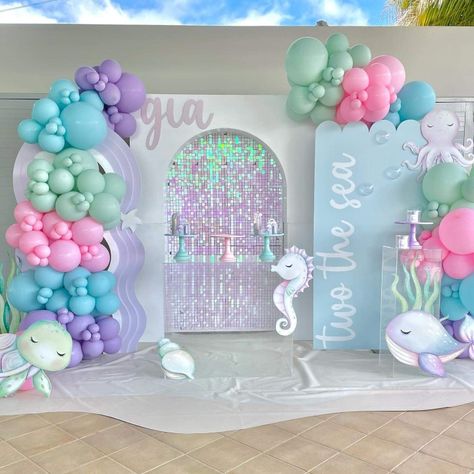 Oneder The Sea 1st Birthday Balloons, Simple Mermaid Decor Birthday, Under The Sea Mermaid Party, Under The Sea Mermaid Birthday Party, Under The Sea Birthday Party Cake, Mermaid 1st Birthday Party, Sea Birthday Party Decorations, Boys First Birthday Cake, Minnie Mouse Birthday Decorations