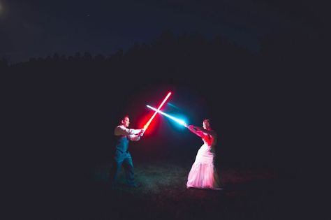 Beautiful Backyard Wedding, Star Wars Couples, Star Wars Wedding Theme, Nerd Wedding, Dance Pics, Geeky Wedding, Backyard Wedding Ceremony, Nerdy Wedding, Geek Wedding